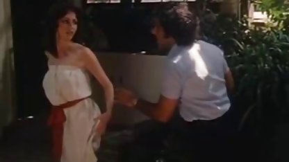 جنس زندگی می کنند در حال دیدن فیلم سوپر سکسی حاضر