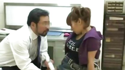 باسن, انگلیسی یک به ماوس fucks در فیلم سوپر محارم dildo